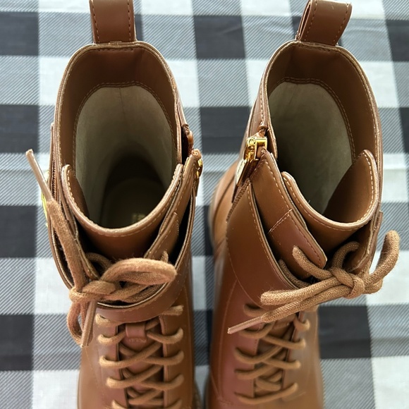 NWOB Michael Kors Tatum Tan Leather Boots w/Buckles - Picture 10 of 15